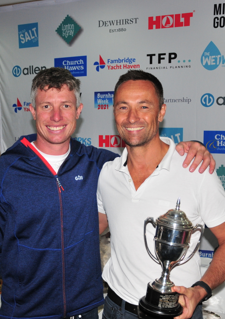 Julian Linton receives the MOCRA nationals trophy from Stuart Bithell – Tokyo Olympic Gold medallist – photo Alan Hanna